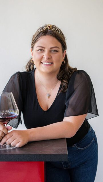 Liebe Annabell ♥️ ganz Rech drückt dir die Daumen! Wir sind wahnsinnig stolz auf dich!! 🤩 
@annabell_0503 
@ahrwein @germanwineambassadors @wines.of.germany